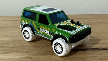 Машинка Базовая Hot Wheels Nissan Patrol Custom First Response 1:64 HTC89 Green - Retromagaz, image 1