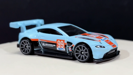 Машинка Базовая Hot Wheels Aston Martin Vantage GTE Gulf Turbo 1:64 HKJ37 Light Blue - Retromagaz, image 2