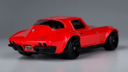 Тематическая Машинка Hot Wheels Custom Corvette Stingray Coupe Women of Fast & Furious 1:64 HNR88/HRW40 Red - Retromagaz, image 3