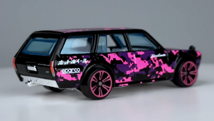 Тематическая Машинка Hot Wheels Datsun 510 Wagon Neon Speeders 1:64 HLH72/HRW68 Black - Retromagaz, image 3