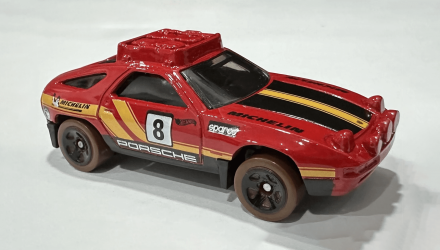 Машинка Базовая Hot Wheels Porsche 928S Safari Treasure Hunts Dirt 1:64 HTF29 Red - Retromagaz, image 1