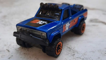 Машинка Базовая Hot Wheels '73 Jeep J10 Hot Trucks 1:64 HTC31 Blue - Retromagaz, image 2