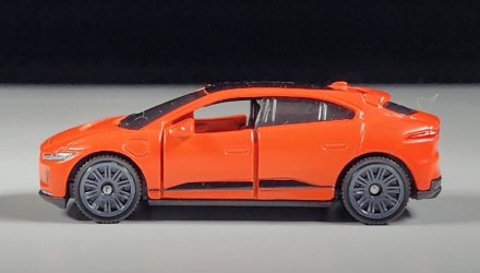 Тематическая Машинка Matchbox 2022 Jaguar L-Pace Moving Parts 1:64 FWD28/HVM85 Orange - Retromagaz, image 3