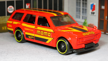 Машинка Базовая Hot Wheels Datsun Bluebird Wagon (510) Speed Graphics 1:64 GHC90 Red - Retromagaz, image 2