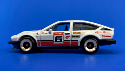 Машинка Базова Hot Wheels Alfa Romeo GTV6 3.0 Retro Racers 1:64 HKJ83 White - Retromagaz, image 4