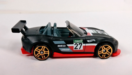 Машинка Базовая Hot Wheels '15 Mazda MX-5 Miata Modified 1:64 HKH87 Black - Retromagaz, image 4