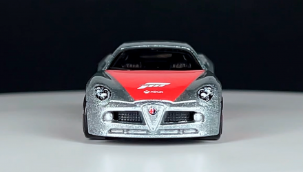 Тематическая Машинка Hot Wheels Alfa Romeo 8C Competizione Forza 1:64 HLK24 Silver - Retromagaz, image 5