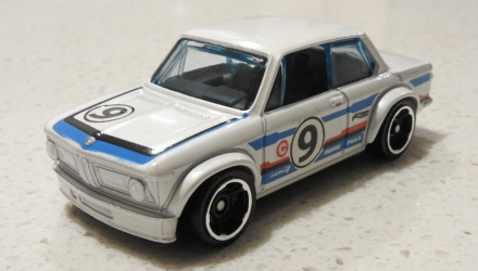 Машинка Базовая Hot Wheels BMW 2002 BMW 1:64 V5601 White - Retromagaz, image 2