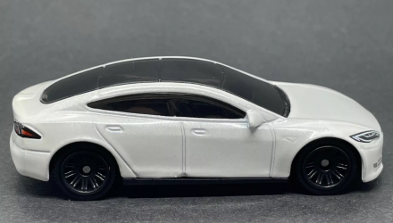 Машинка Велике Місто Matchbox Tesla Model S Showroom 1:64 HLC59 White - Retromagaz, image 3