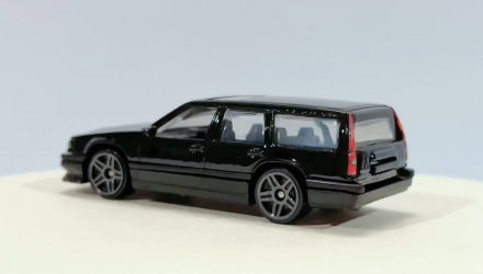 Машинка Базовая Hot Wheels Volvo 850 Estate Wagons 1:64 HCX36 Black - Retromagaz, image 2