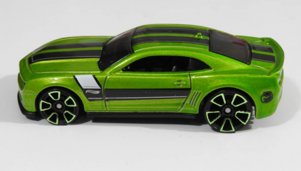 Машинка Базовая Hot Wheels 2013 Chevy Camaro Special Edition Treasure Hunts Dream Garage 1:64 GHD73 Green - Retromagaz, image 4