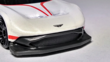 Машинка Базовая Hot Wheels Aston Martin Vulcan Factory Fresh 1:64 GHC01 White - Retromagaz, image 5