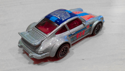 Машинка Базова Hot Wheels Porsche 934 Turbo RSR Magnus Walker Urban Outlaw Nightburnerz 1:64 DTY84 Metallic Silver - Retromagaz, image 3