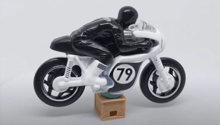 Машинка Базовая Hot Wheels 1966 Triumph Tiger 100 Factory Fresh 1:64 HRY62 White - Retromagaz, image 2