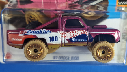 Машинка Базова Hot Wheels '87 Dodge D100 Baja Blazers 1:64 HKG73 Pink - Retromagaz, image 2