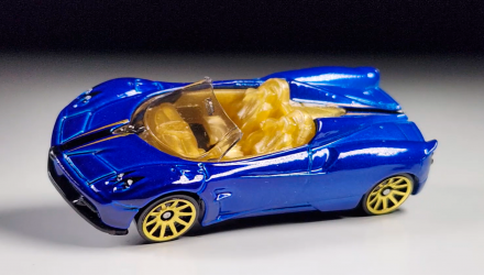 Машинка Базовая Hot Wheels '17 Pagani Huayra Roadster Roadsters 1:64 HKK08 Dark Blue - Retromagaz, image 2