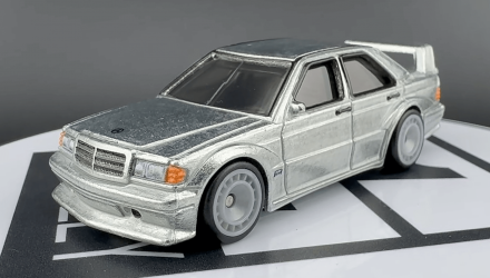 Машинка Premium Hot Wheels 1990 Mercedes-Benz 190 E 2.5-16 Evolution II Modern Classics 1:64 HRV98 Silver - Retromagaz, image 2