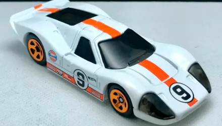 Машинка Базовая Hot Wheels '67 Ford GT40 Mk.IV Gulf Retro Racers 1:64 HCW67 White - Retromagaz, image 3