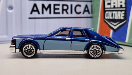 Машинка Базовая Hot Wheels '82 Cadillac Seville The `80S 1:64 HKJ64 Dark Blue - Retromagaz, image 4