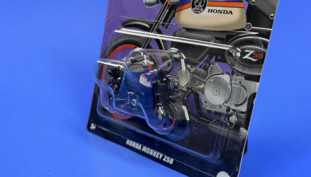 Тематическая Машинка Hot Wheels Honda Monkey Z50 Motorcycle Club 1:64 HRR94 Purple - Retromagaz, image 2