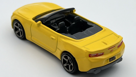 Машинка Велике Місто Matchbox '16 Chevy Camaro Convertible Showroom 1:64 HLD41 Yellow - Retromagaz, image 6