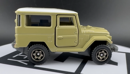 Тематична Машинка Matchbox Toyota Land Cruiser FJ40 Moving Parts 1:64 FWD28/HVN18 Tan - Retromagaz, image 4