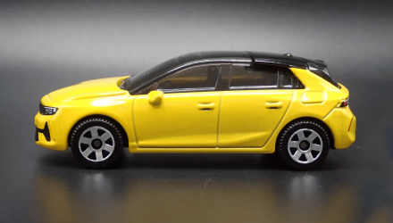 Машинка Большой Город Matchbox Opel 2022 Opel Astra Metro 1:64 HVN33 Yellow - Retromagaz, image 3