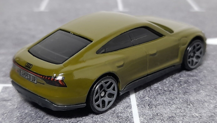 Машинка Базова Hot Wheels Audi RS E-Tron GT Green Speed 1:64 HTD38 Green - Retromagaz, image 2