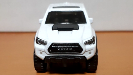 Машинка Базовая Hot Wheels '20 Toyota Tacoma Baja Blazers 1:64 HKG75 White - Retromagaz, image 4