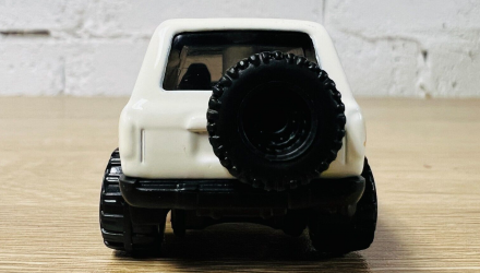 Машинка Базовая Hot Wheels Toyota Land Cruiser 80 Then and Now 1:64 HKJ41 Tan - Retromagaz, image 6