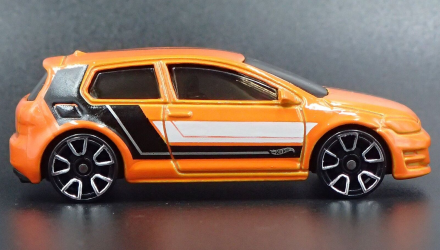 Машинка Базова Hot Wheels Volkswagen Golf MK7 Then and Now 1:64 FJX96 Orange - Retromagaz, image 5