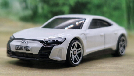 Машинка Базовая Hot Wheels Audi RS E-Tron GT Green Speed 1:64 HTB81 White - Retromagaz, image 6