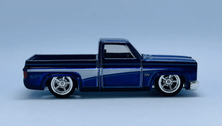 Машинка Базовая Hot Wheels '83 Chevy Silverado Super Treasure Hunt STH Then and Now 1:64 HTF44 Blue - Retromagaz, image 3