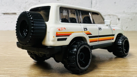 Машинка Базовая Hot Wheels Toyota Land Cruiser 80 Then and Now 1:64 HKJ41 Tan - Retromagaz, image 3