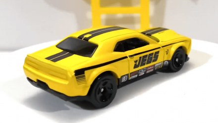 Машинка Базовая Hot Wheels '18 Dodge Challenger SRT Demon Muscle Mania 1:64 GHD04 Yellow - Retromagaz, image 2