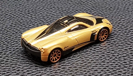 Машинка Базова Hot Wheels Pagani Huayra Exotics 1:64 GRY90 Gold - Retromagaz, image 3