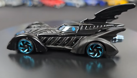 Машинка Базовая Hot Wheels Batman Forever Batmobile Treasure Hunts Batman 1:64 HTF19 Black - Retromagaz, image 3