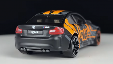 Тематическая Машинка Hot Wheels 2016 BMW M2 Neon Speeders 1:64 HLH72/HLH80 Black - Retromagaz, image 3