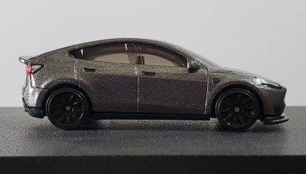 Машинка Базовая Hot Wheels Tesla Model Y Green Speed 1:64 HKK20 Metallic Silver - Retromagaz, image 3