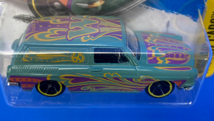 Машинка Базовая Hot Wheels Custom '69 Volkswagen Squareback Art Cars 1:64 DHR85 Green - Retromagaz, image 3