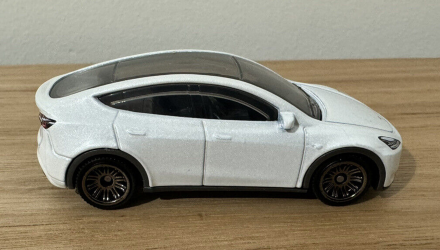 Машинка Велике Місто Matchbox Tesla Model Y Metro 1:64 HLC68 White - Retromagaz, image 3