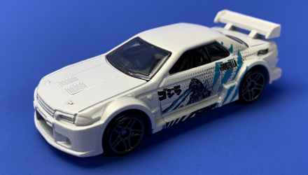 Машинка Базовая Hot Wheels Godzilla Nissan Skyline GT-R (R32) J-Imports 1:64 HKJ13 White - Retromagaz, image 2