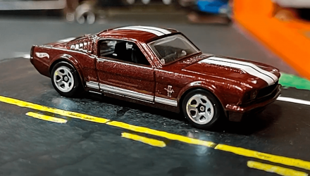 Машинка Базова Hot Wheels '65 Mustang 2+2 Fastback Muscle Mania 1:64 HCX81 Dark Red - Retromagaz, image 2