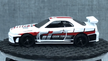 Тематическая Машинка Hot Wheels Nissan Skyline GT-R (R34) Gran Turismo 1:64 FKF27 White - Retromagaz, image 4