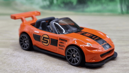 Машинка Базовая Hot Wheels '15 Mazda MX-5 Miata J-Imports 1:64 HTD22 Orange - Retromagaz, image 1