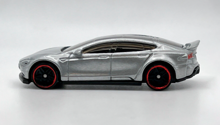 Машинка Базовая Hot Wheels Tesla Model S Workshop 1:64 CFH03 Silver - Retromagaz, image 4