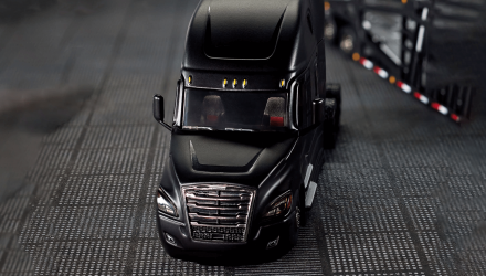 Машинка Premium Hot Wheels Freightliner Cascadia Elite 64 1:64 HNJ63 Black - Retromagaz, image 3