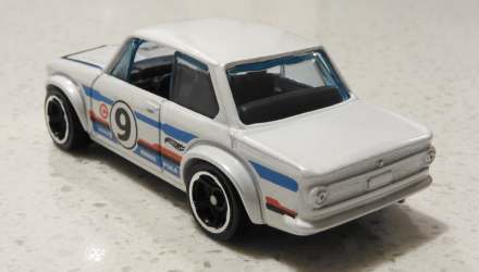 Машинка Базовая Hot Wheels BMW 2002 BMW 1:64 V5601 White - Retromagaz, image 3