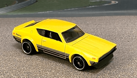 Машинка Базова Hot Wheels Nissan Skyline 2000 GT-R Then and Now 1:64 GTB39 Yellow - Retromagaz, image 4