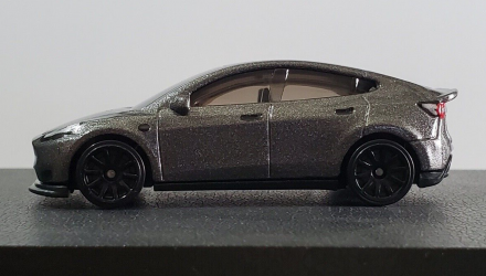 Машинка Базовая Hot Wheels Tesla Model Y Green Speed 1:64 HKK20 Metallic Silver - Retromagaz, image 4